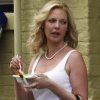 heigl and e-cig.jpg