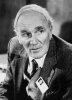 Desmond-Llewelyn-as-the-eccentric-Q-1000x1377.jpg