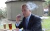 farage e vap.jpg