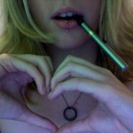 Throwin up hearts.