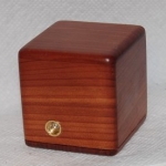 The Cube: wanted something that didn't look like a regular wood box mod for my desk.