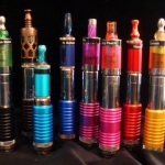 KeCig K100s. Yeahhh, I know. But look at all the purty colors!! LOL! These mech mods are virtually idiot-proof. That's one reason I like them so much. Toppers are Vivi Nova Champions, Aspires and one RG500. Don't judge me ...