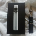 I love them. I just love them. This is Nautilus Mini plus Evic Old School. This evic is kinda Gothic, no?
Anyway, I'm not gothic, but reticent. And i left my 18650 Samsung 2600mAh for the next one, who needs more than the Evic.