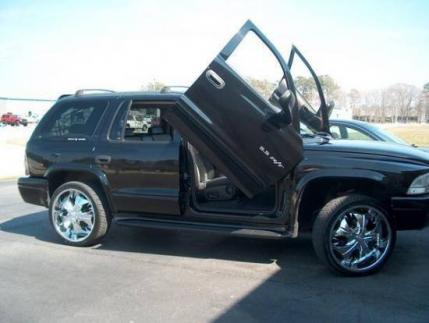 02 r/t durango on 22's with lambo doors