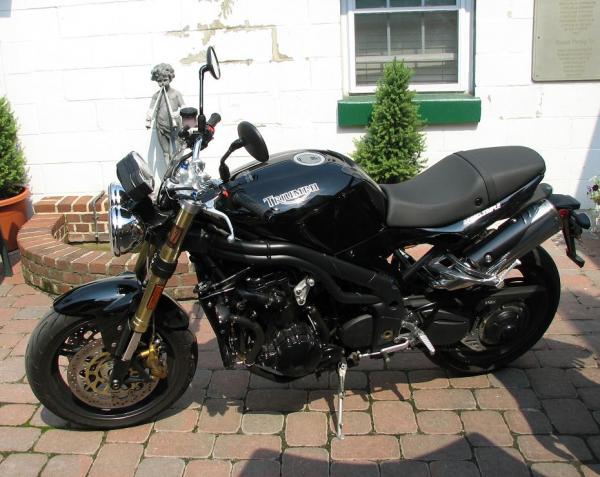 06 Speed Triple - removed the goofy mirrors since this pic.