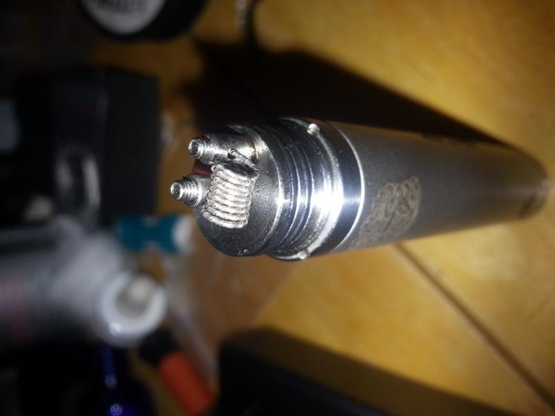 30 gauge Kanthal core, 0.6mm flat ribbon wrapped around. 1.4 ohms. Vicious ant Cyclone rda