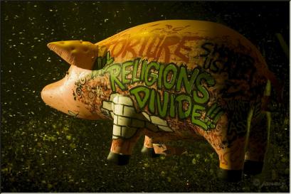800px Pink Floyd Pig