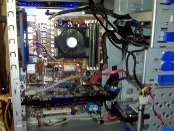 AMD Phenom II X4 965 Black Edition Deneb OCed @ 3.9ghz, OCZ 4gb DDR3 1333,XFX 9800GT OCed,WD black 750gb,Raidmax 530w modular ps, Raidmax case. Built for a friend