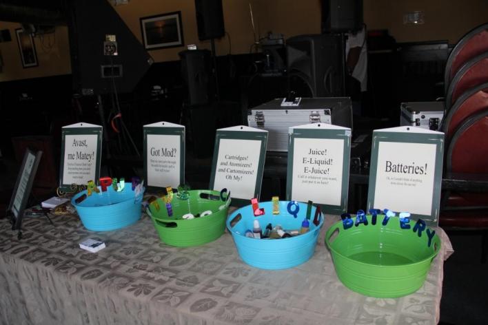 awwww   look how nice that table is set up thanks to TOOKIEDO AND MRS. TOOKIEDO