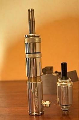 GGTS V2 with Atty3 +metal trip and the AVS Tank
(Behind Scene : Original "Australian" Zippo 1932 )