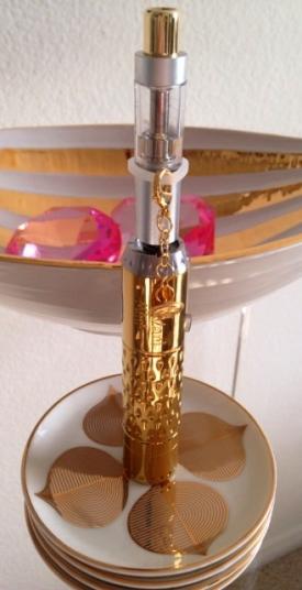 Gold Provari mini & Vapeonly mini tank.
Vintage Chanel button charm & short brass drip tip.

(My 1st Provari)