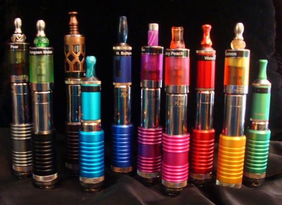 KeCig K100s. Yeahhh, I know. But look at all the purty colors!! LOL! These mech mods are virtually idiot-proof. That's one reason I like them so much. Toppers are Vivi Nova Champions, Aspires and one RG500. Don't judge me ...