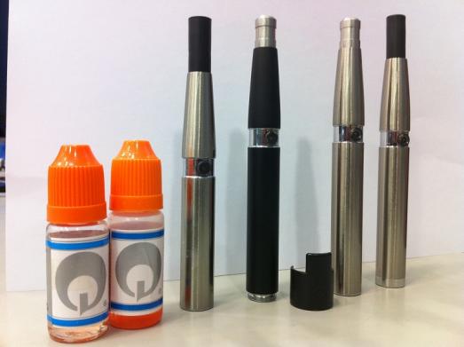 (left to Right)
2 of my Best Janty Liquids
eGo Titatium
eGo Black Matt
eGo Titatium and Drip Tip
eGo Titatium