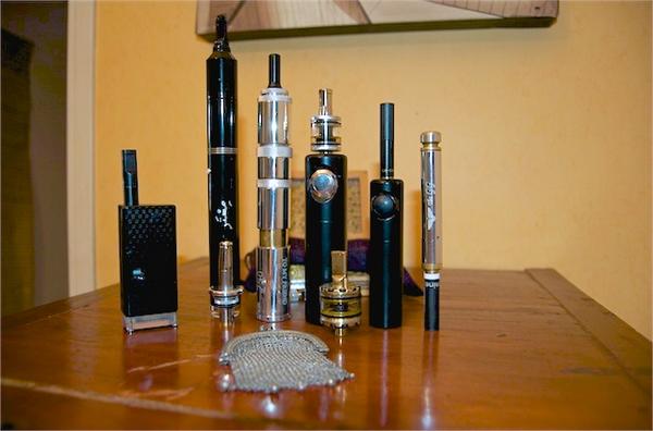 Left To the right : 
- BiDiBoost Special 6v Edition
- The Black Beauty "Mystery"
- THE GGTS V2 + AVS TANK NÂ°750
- Silver Black Bullet + Bombinette V2
- The BB mod.
- The GG Slim + Turbo Carto Vapornine