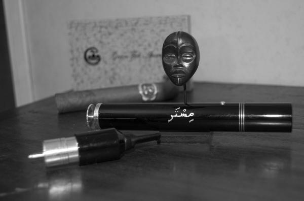 My Black Beauty "Mystery" Mod & Vegas Robaina Robusto Cigar . . .