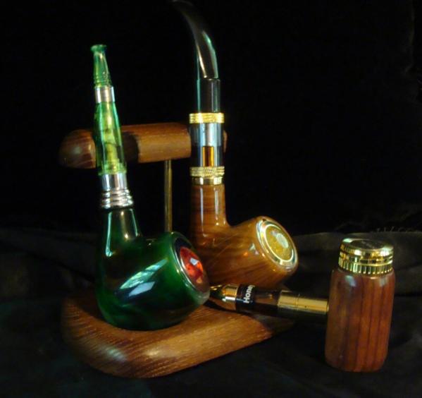 Pipe Love - the Belovgd (looks like a typo, but that's how FT spells it!) is green marble acrylic. This photo doesn't do it justice. The 618 is wood grain and there is no button to push. It's an automatic and soooo nice to vape. The Smoktek Guardian is genuine wood. Thanks Terry!!