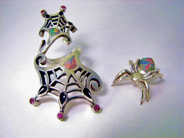 Ring with spider detached.