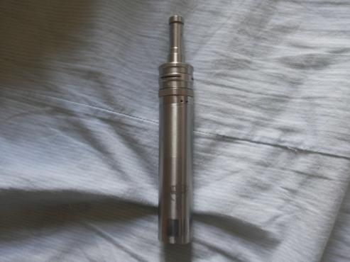 The Nemesis replica. Yeah. replica with a minor "r" becouse I'm unhappy. I don't now if it's becouse i'ts a replica, or becouse i suck vapigs, but i can't get the clouds i want, even with a RDA. Now I'm Bying a Kayfun Lite V2 by Ephro. Let's wait for what happens.

PS: the RDA at this picture is an iTaste VF.