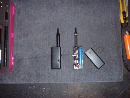 The twins:
DSE 901/KR808 Mini Nicostix
(2X AAA battery holder mod)