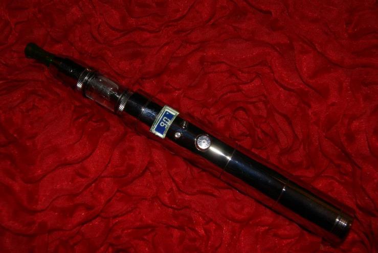 Vamo (chrome) with a CHiD (mini) showing 9 watts.