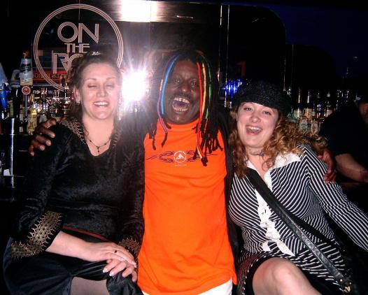 Vikki, Delbert, & Tanya
VIP ROOM - THE ROXY
Sunset Strip, Hollywood
May 2007