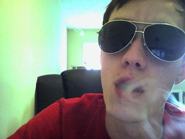 You can't really tell from this pic, but this little 3.5v device puts out some serious vapor.