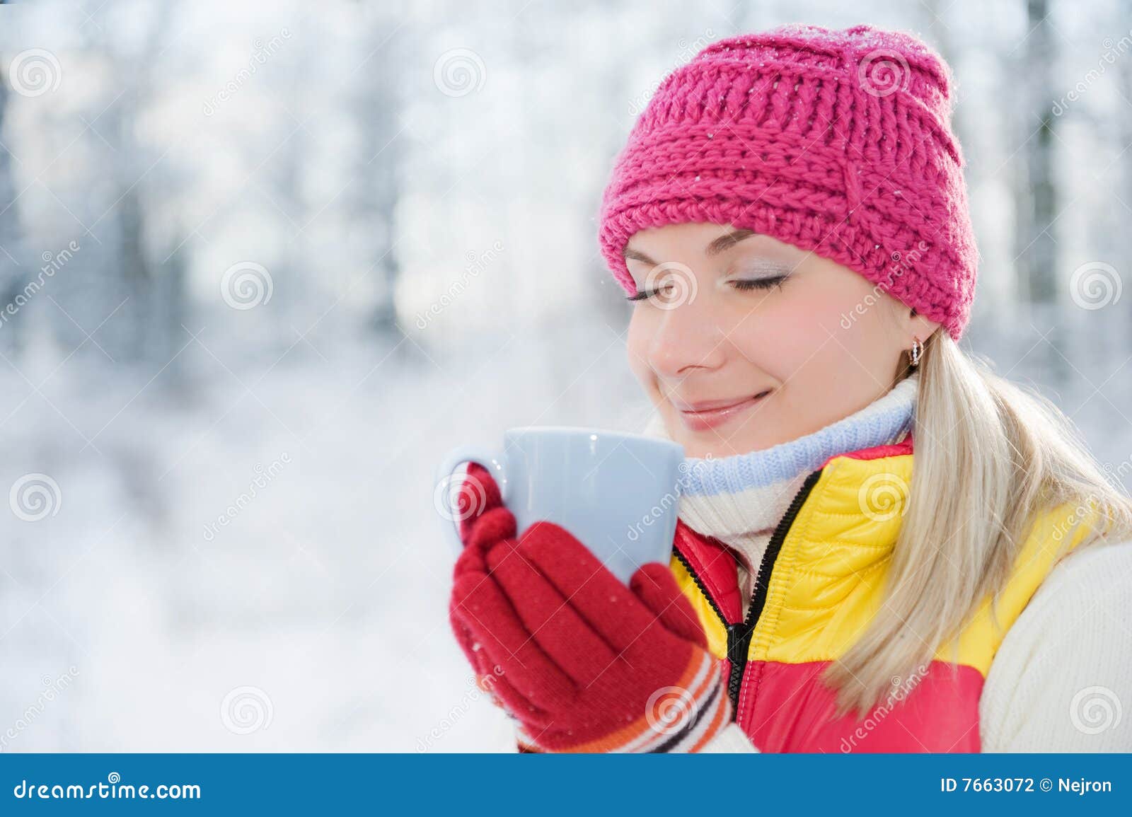 woman-drinking-hot-tea-7663072.jpg