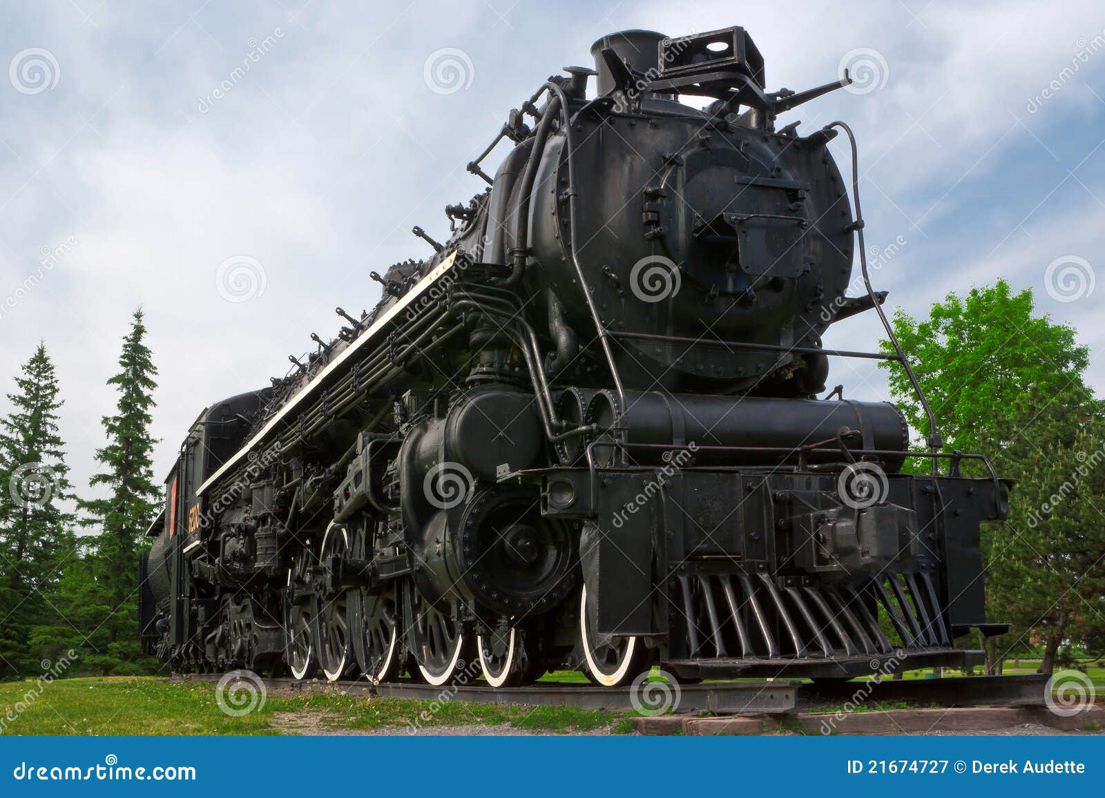 historic-steam-powered-freight-train-21674727.jpg