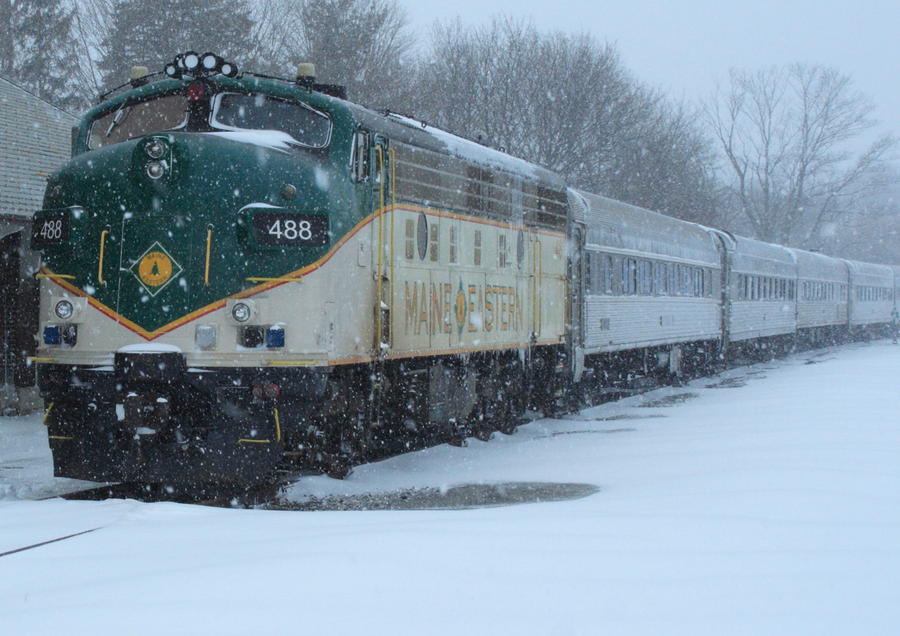 the-snow-train-doug-mills.jpg