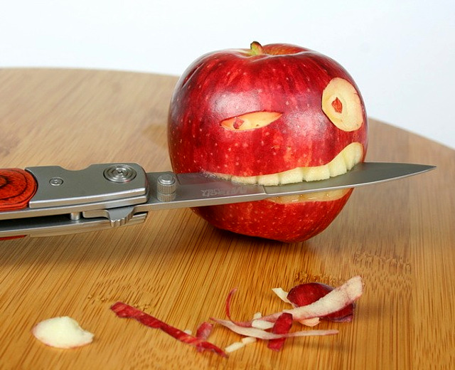 knife-biting-apple.jpg