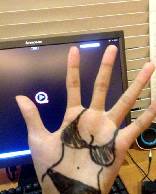 bikini-hand-girlfriend.jpg
