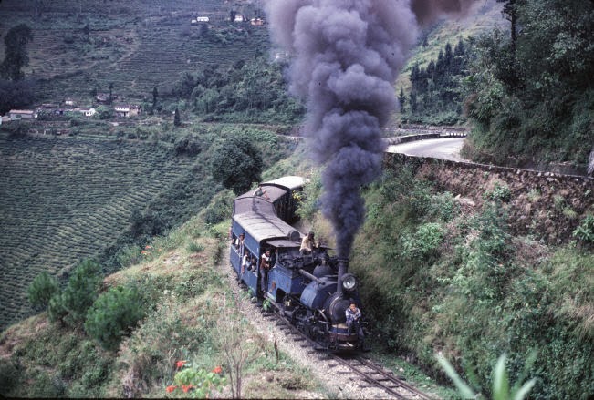 Darjeeling+Toy+Train+Mountain+Railways+in+India.jpg