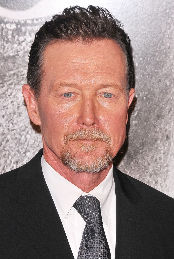 robert-patrick-premiere-safe-house-01.jpg