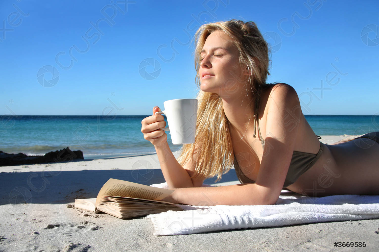 beautiful-blond-girl-drinking-cup-3669586.jpg