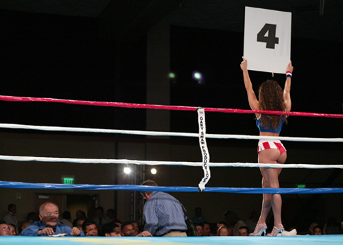 RoundCardGirl06.jpg