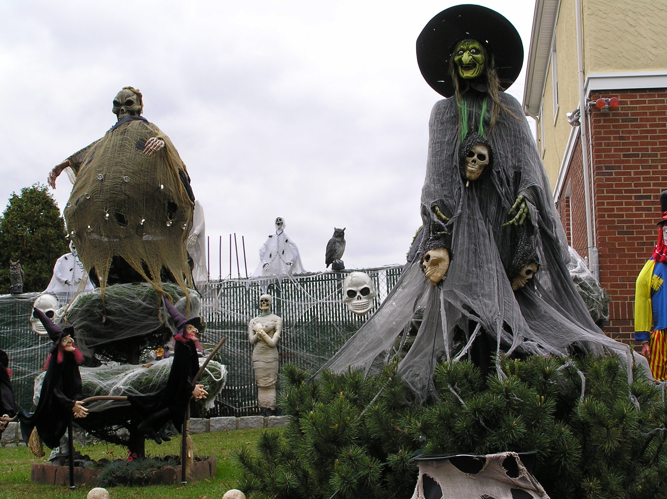 Halloween_Witch_2011.JPG