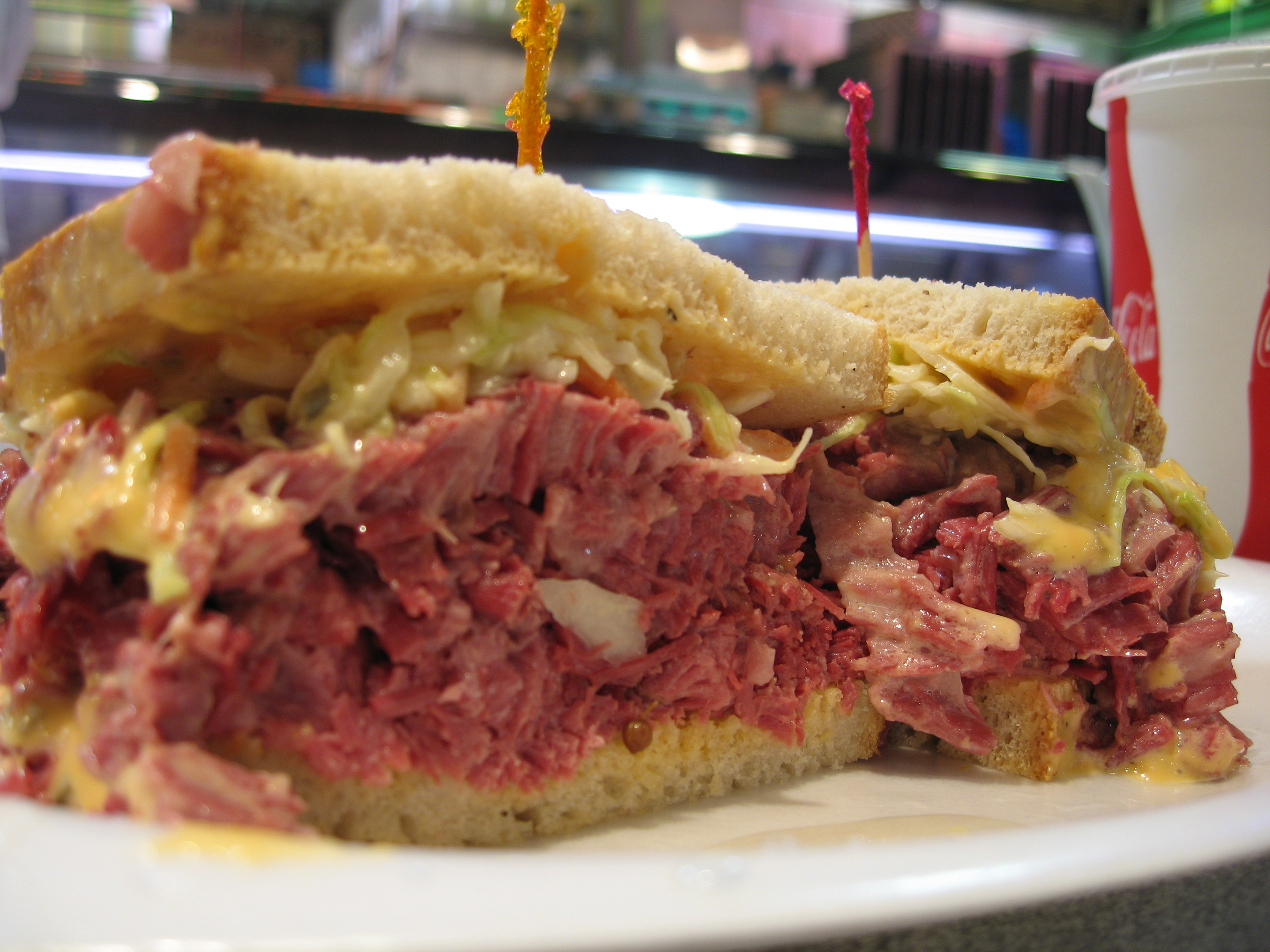 Corn_beef_Reuben_sandwich.jpg