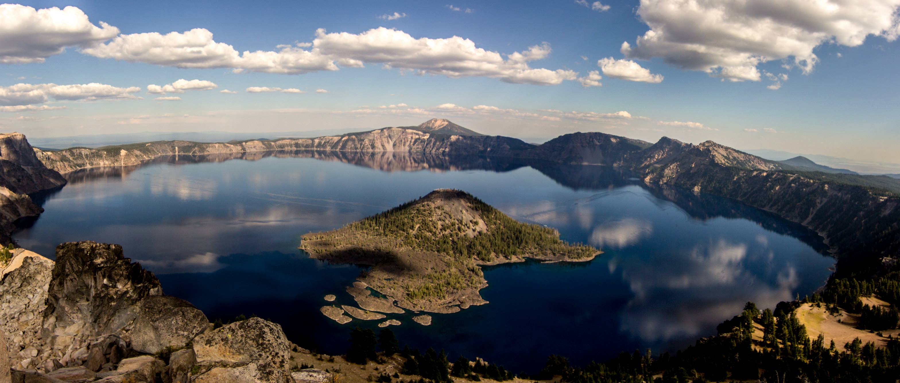 Crater_Lake_from_Watchman_Lookout.jpg
