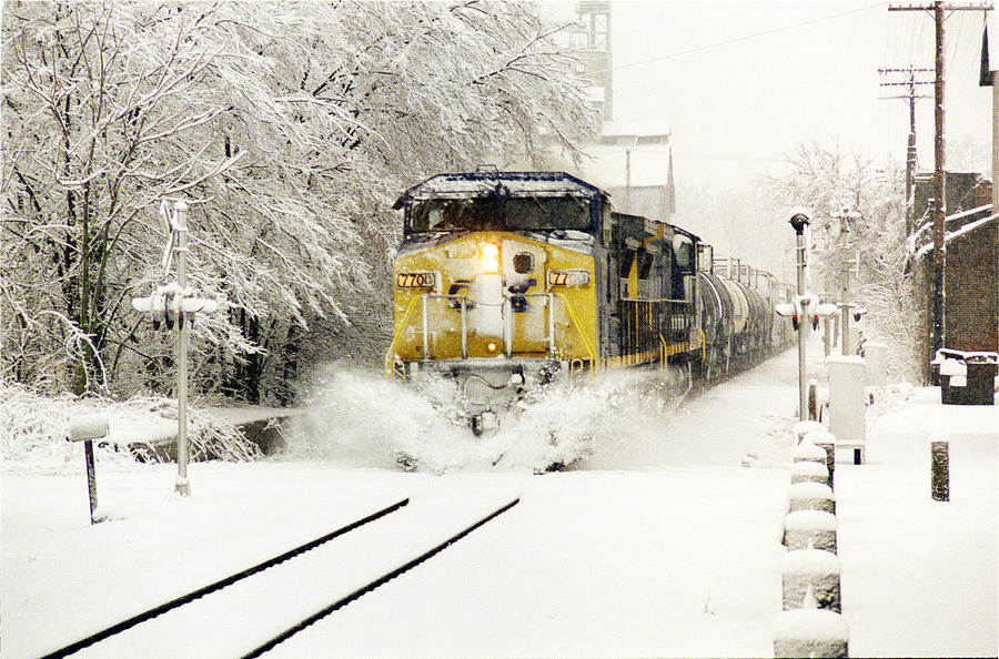train-in-snow-brenden-couchman.jpg