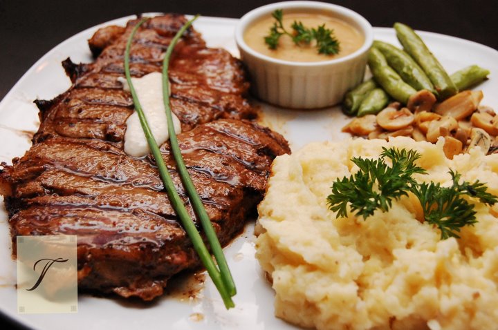 delicious-11oz-grilled-us-ribeye-steak.jpg