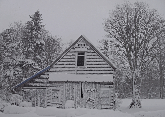 snowy-barn.gif