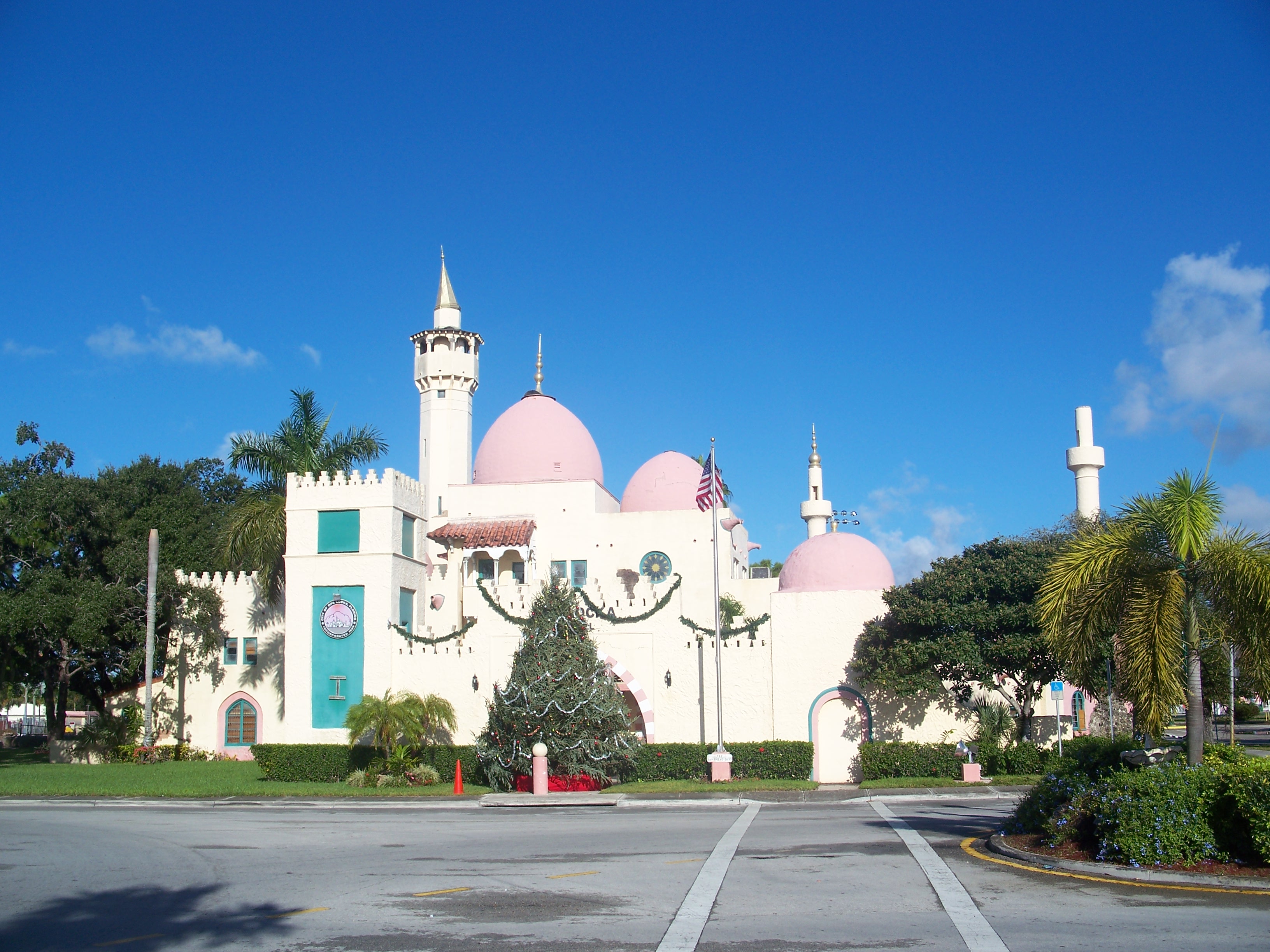 Opa_Locka_FL_city_hall04.jpg