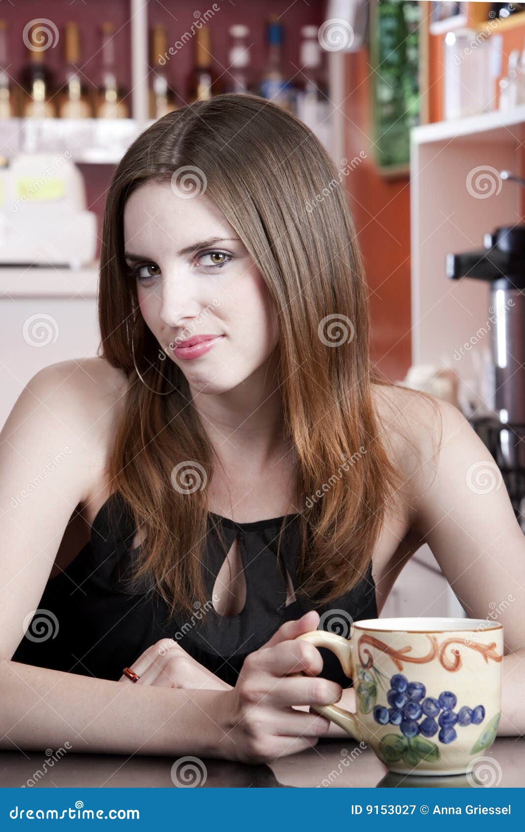 pretty-woman-coffee-house-9153027.jpg