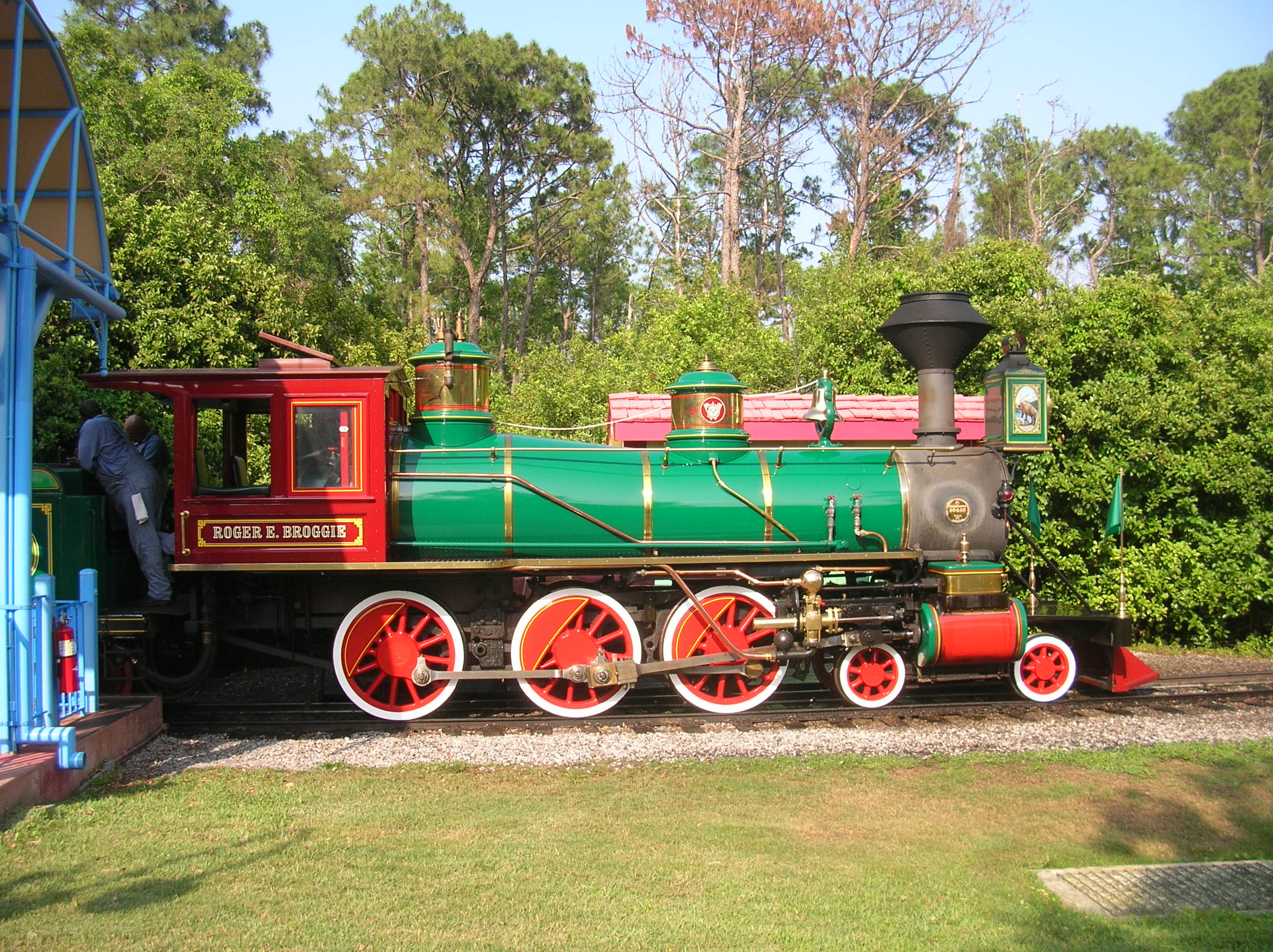 Walt_Disney_World_Railroad_Roger_E_Broggie.jpg