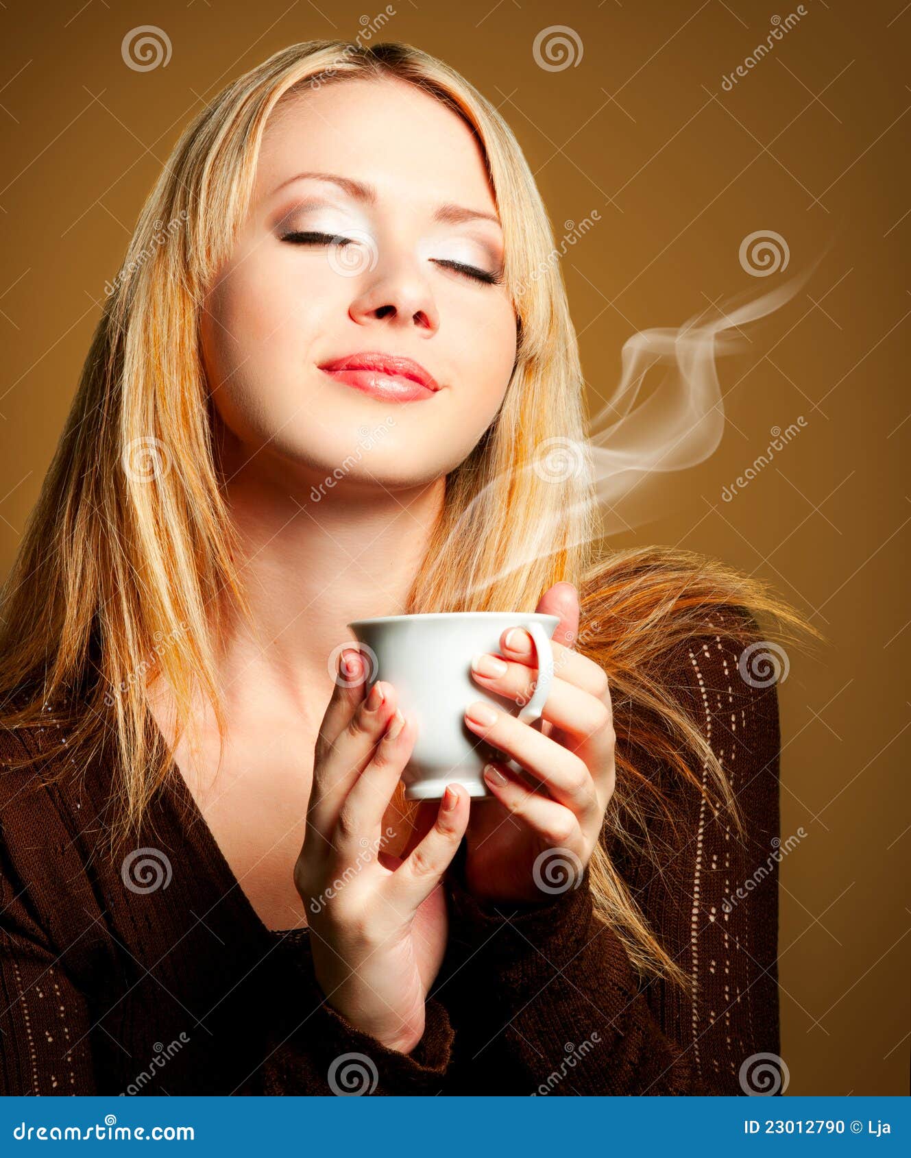 woman-coffee-23012790.jpg