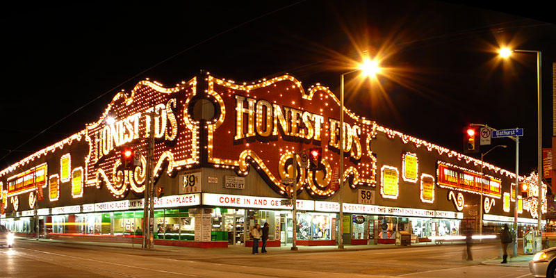 Honest_Eds_at_Bathurst_and_Bloor.jpg