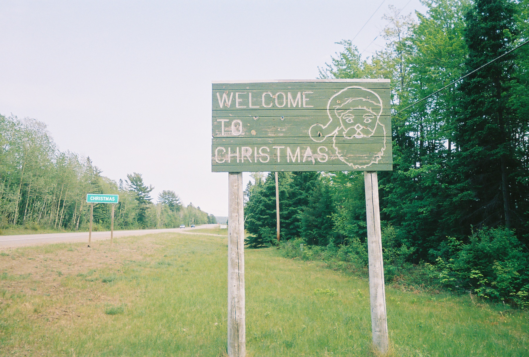 Christmas,_Michigan_welcome_road_sign.jpg