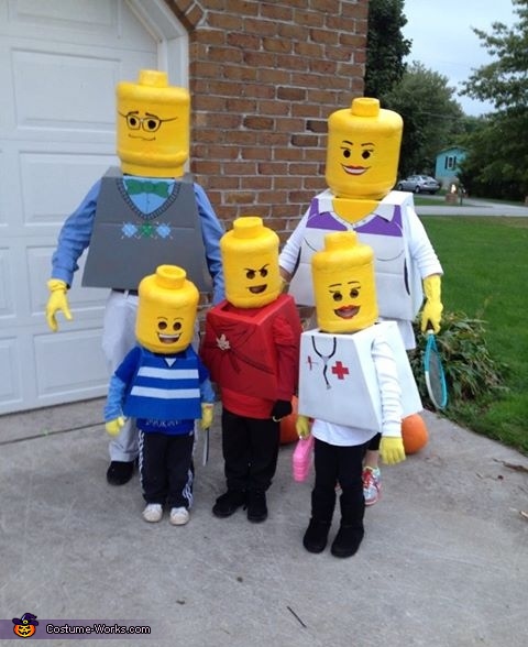 lego_family.jpg