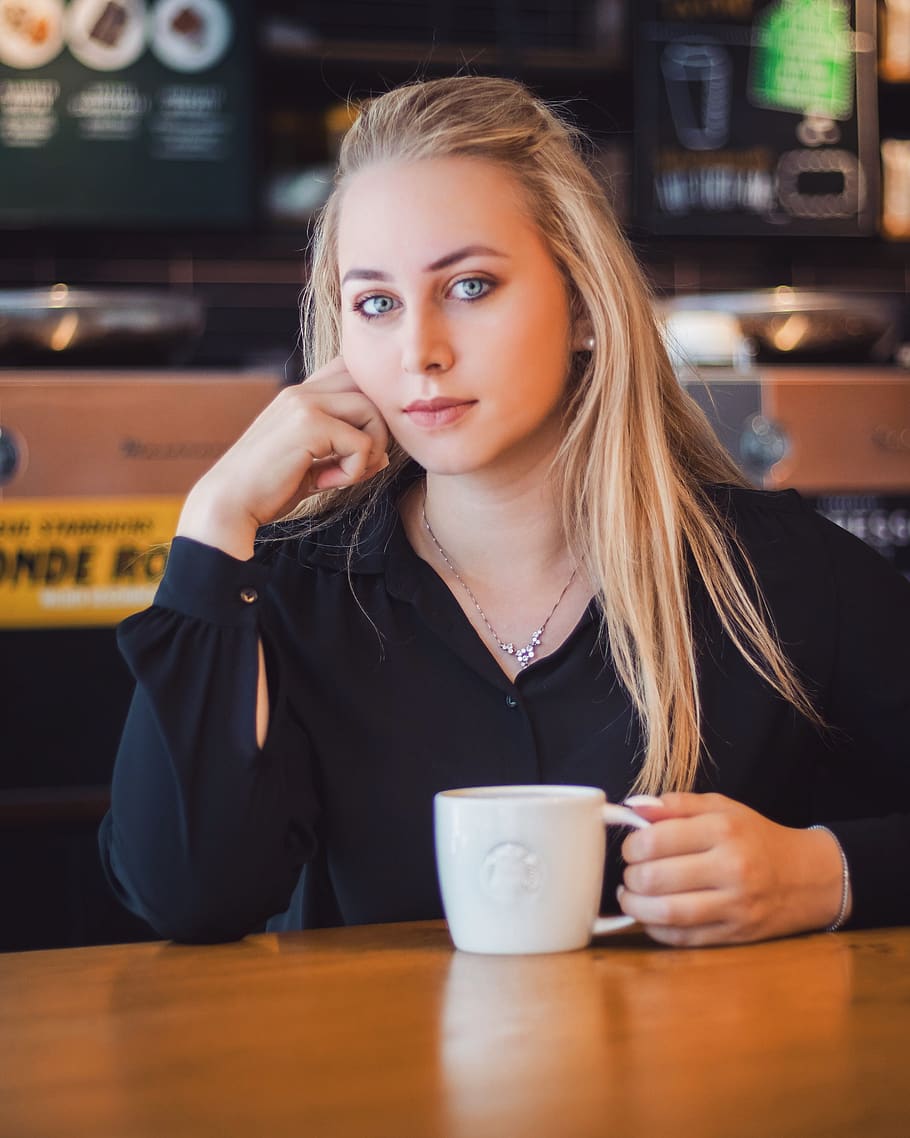 starbucks-coffee-drink-girl-hot-morning.jpg
