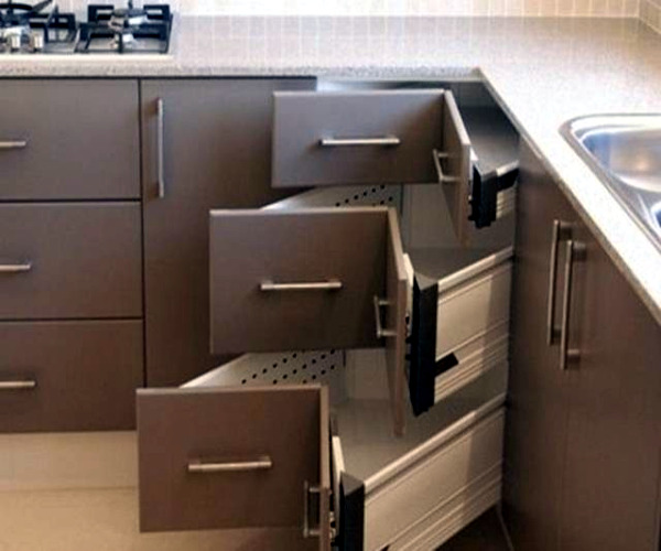 corner-kitchen-drawers.jpg
